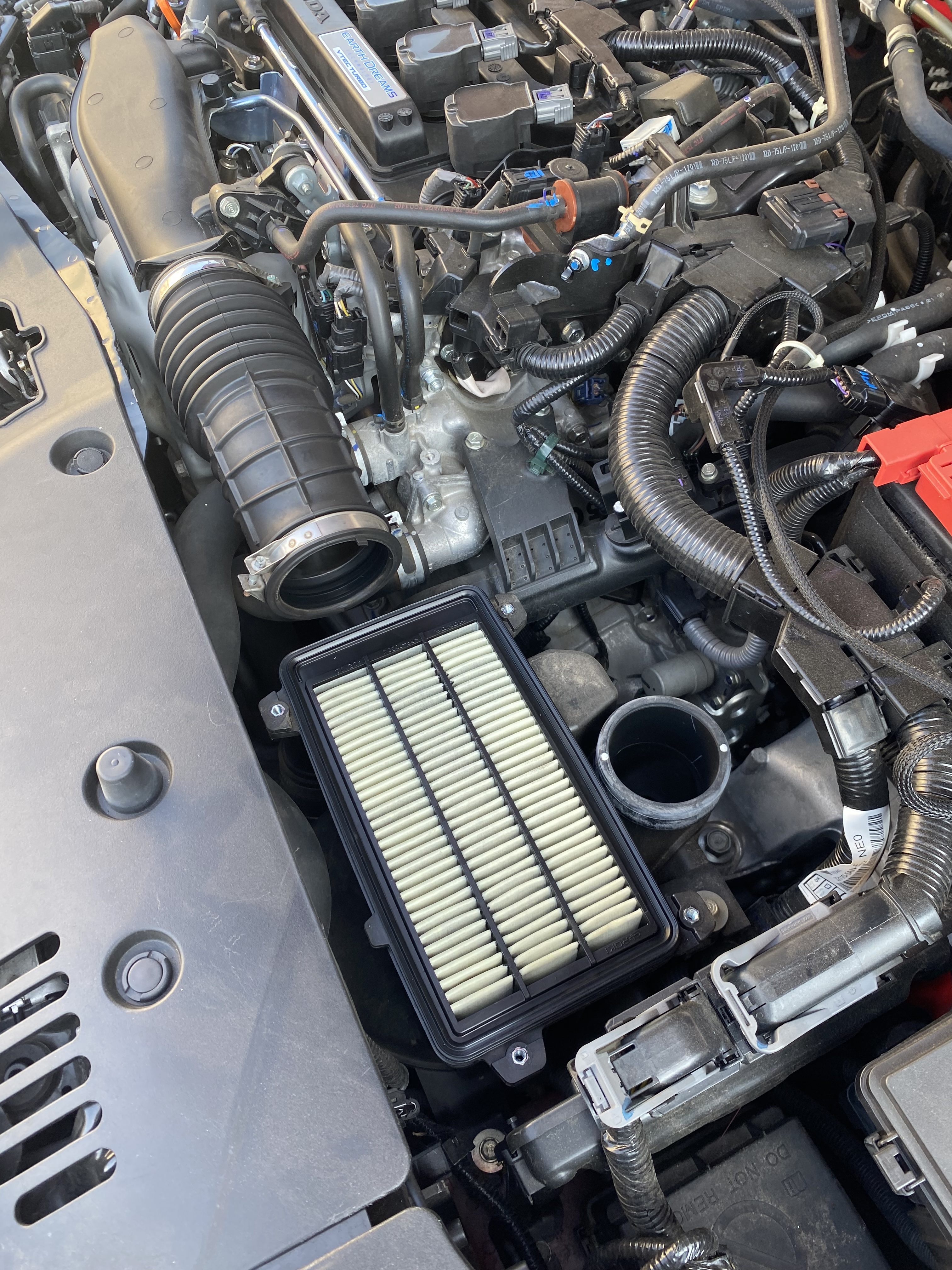 Avant — admission OEM / boîtier stock